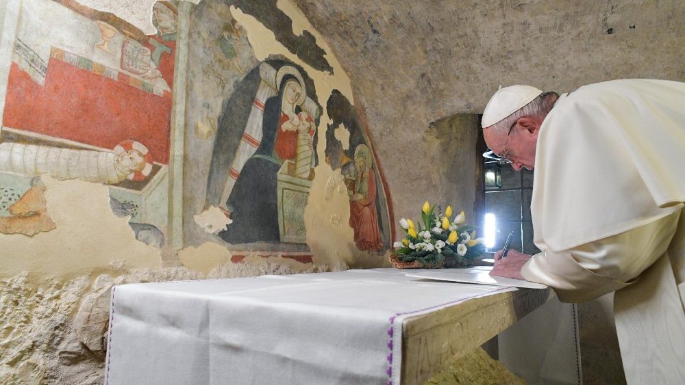 Papa: não importa como montar o presépio; o que conta é que fale à nossa vida